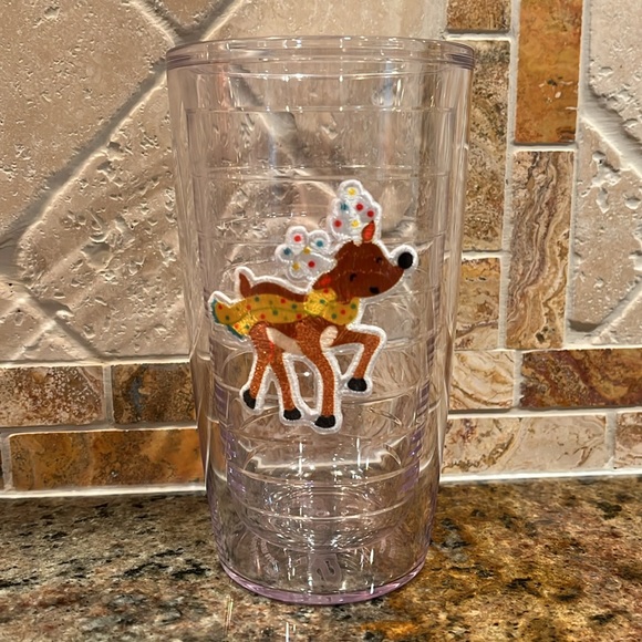 Set of 4 Christmas Tervis tumblers - Picture 2 of 7
